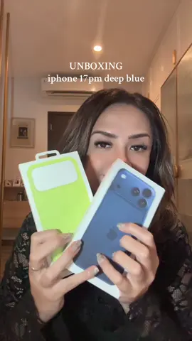tim galau silver vs deep blue ✨✨  #iphone17promax #unboxingvideo #iphone17series #iboxindonesia 