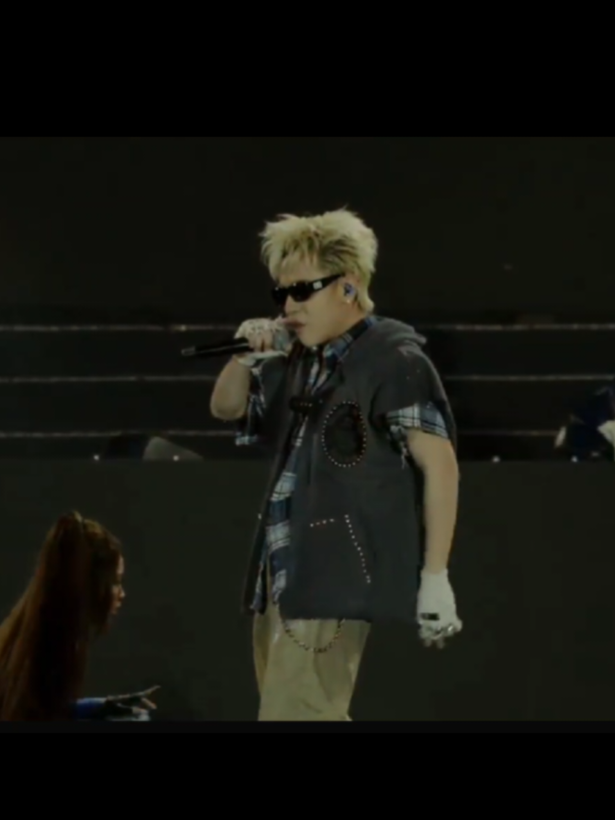 Đế chế MasterD xuất hiện và toàn bộ sân khấu này là của ảnh #QuangHungMasterD #SoundFreedombyVinaPhone_TayNinh #VinaPhone