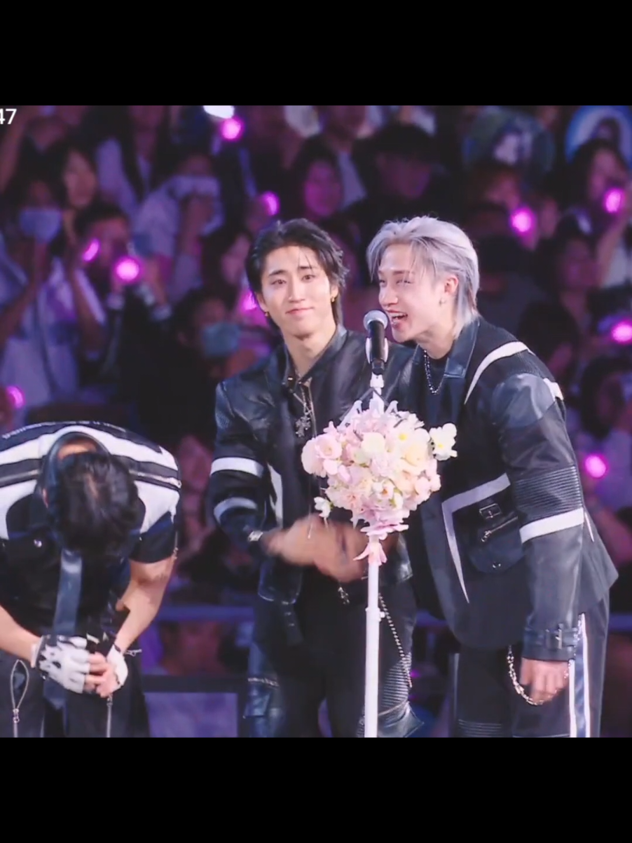 give him best comedian award too #3racha #aaa #straykids #skz #fyp 