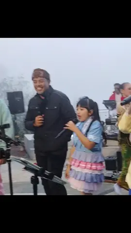 Bromo Sunset vol 9 Bupati Probolinggo Gus dr Haris Nabila Putri Maharani and Sunshine Band #nabilaputrimaharani  #artiscilik #penyanyicilik #modelcilik #artisciliknabilaprobolinggo 