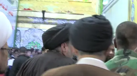 #خدام_ال_الصدر_الكرام  من دون ملايين البشر... يطلعك من بيتك تزور المعصوم.. يوصلك بالسلامة ويطببك للحضرة...  يوگفك يم باب الإمام الحسين (ع)... يجي أبو هاشم وتاخذلك بوسه من چتفه...!!! هذا هو شغل الله تعالى، وهي هاي الارزاق النظيفة البدون ميعاد.