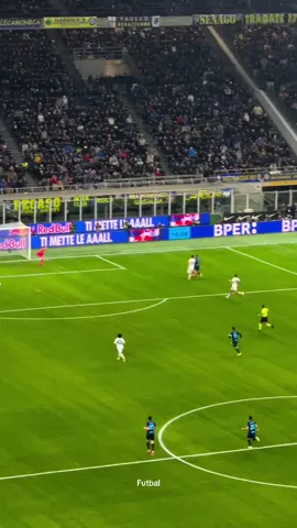 Lautaro goal today. #intercomo#seriea#lautaromartinez#aura#gol