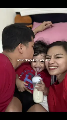 Hanggang ngayon hindi padin namin matanggap na wala na kayo iniisip nlang namin nasa ibang bansa lang kayo dalawa at magkikita din tayo hanggang muli. at alam namin na hindi ganun kadaling tanggapin ni Sancho, nangyari sa inyo pero unti2 nya din matatanggap sa tamang idad nya soon❤️🕊️#sctexaccident #bothparentsgone #littlesurvivor#braveboy #parentsforeverlove 