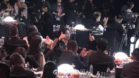 Ah liuyuning sampai angkat jempol buat bailu. Keren banget kalian berdua. Meskipun sulit, aku mua kalian akan ada main drama bareng. Please👏 #BaiLu #LiuYuning 