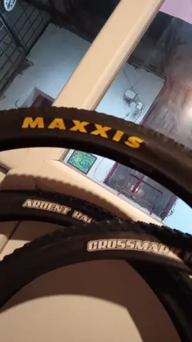 Гуми максис / maxxis . Гумата максис ,както знаем дава едно качество !! Ако искаш - пиши ми . #bikerestoration #biker #bikes #bike #bikelife 