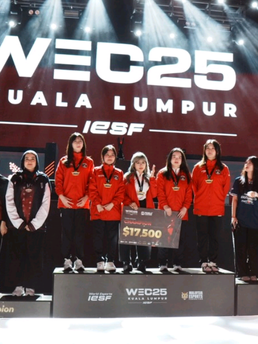 Langsung aja kasih pialanya🗿,back2back world champions,2024-2025🥇#bigetronvitality #timnasmlbb #mobilelegends #mobilelegends_id #iesf2025 