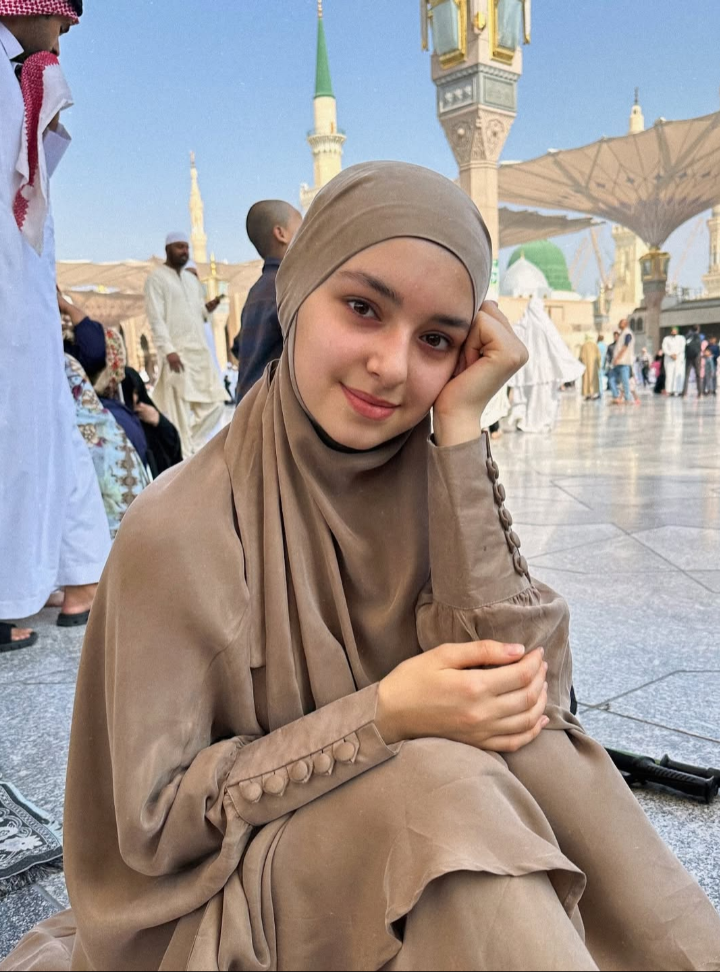 smile🙂 #aishahanum #beautiful #russiangirl #muslimpower 