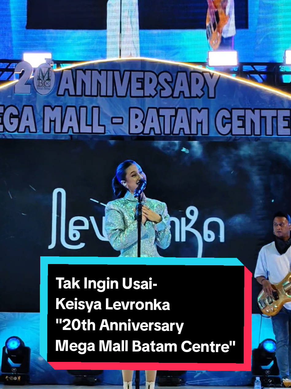 Spesial 20th Anniversary Mega Mall Batam Centre, video full version Tak Ingin Usai-Keisya Levronka, mimin persembahkan untuk fanbase Keisya yang jauh di luar Batam dan nggak sempet nonton langsung di Mega Mall Batam Centre.😍🤗 📹: Mimin Mega Mall Batam Centre 📍: Atrium Timur Mega Mall Batam Centre 🗓: Sabtu, 6 Desember 2025 #20thanniversarymegamallbatamcentre #megasurprise #megamall #megamallbatamcentre #megamallbatam 