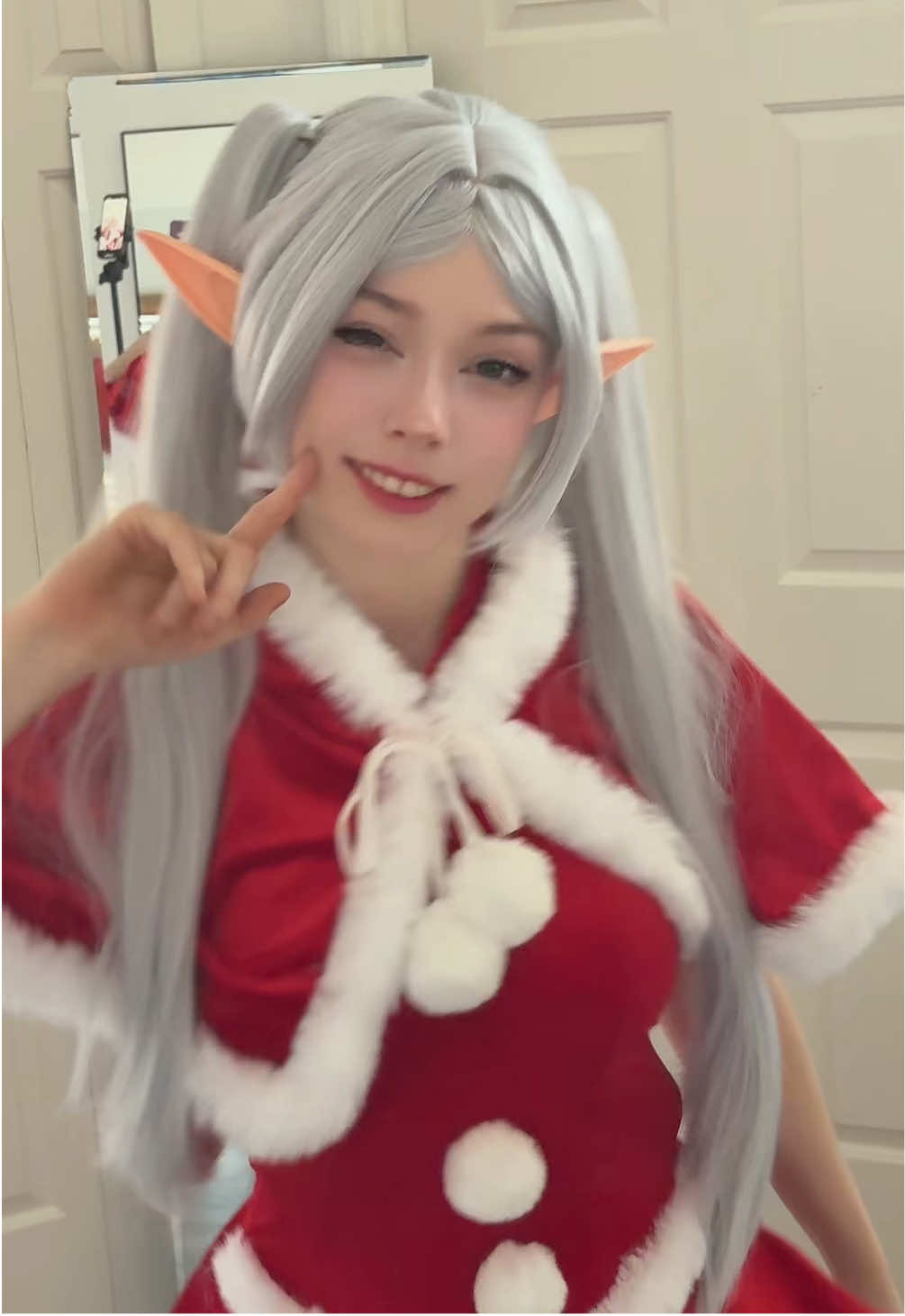 christmas frieren :3 another elf girl #frieren #frierenbeyondjourneysend #frierencosplay #christmascosplay #holidaycosplay 
