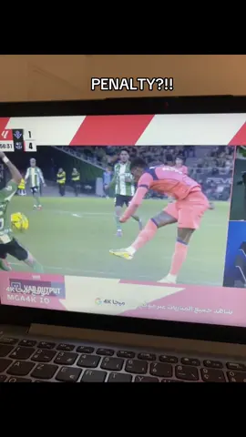 If you are a referee is this a penalty?!!! For mee its not to be honest 🤷‍♀️#fcbarcelona #realbetis #football #fyp #pourtoii 