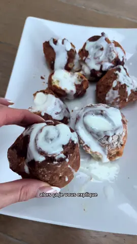 CINNAMON ROLLS HEALTHY ET PROTEINÉS 🧁 Des cinnamon rolls healthy & protéinés hyper faciles à faire et trop bons 🤤🔥 Parfaits pour un petit-déj ou un snack gourmand sans culpabiliser ! Ingrédients : 	•	200 g de farine 	•	150 g de fromage blanc 0 % 	•	1 scoop de whey (25 g / @Prozis_official -10% EMMAFOOD) 	•	2 à 3 càs de miel 	•	Cannelle 	•	Glaçage : 2 càs de fromage blanc + ~20 g de sucre glace 25 min à 180 degrés au four  Macros (pour 1/7) : ≈ 165 kcal - 7,7 g de protéines Si tu veux plus de recettes healthy & protéinées, n’hésite pas à t’abonner ✨ #recette #recettehealthy #foryou #pertedepoid #healthy 