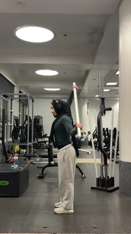 rise n shine folks #fyp #GymTok #trend #lift #powerclean 