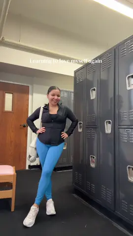 Getting back to my diastasis recti exercises + moving my body again after a couple of months of not showing up for myself. Wearing my @Halara leggings in “Vallarta Blue”💙  #halara #halaraeveryday #halaraleggings #loveyourself #diastasisrecti 