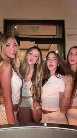 love these girls and these outfits from @EvryJewels @Emily Dobson @Luna Soltani @chloe felix #fyp #newfits #evryjewels 