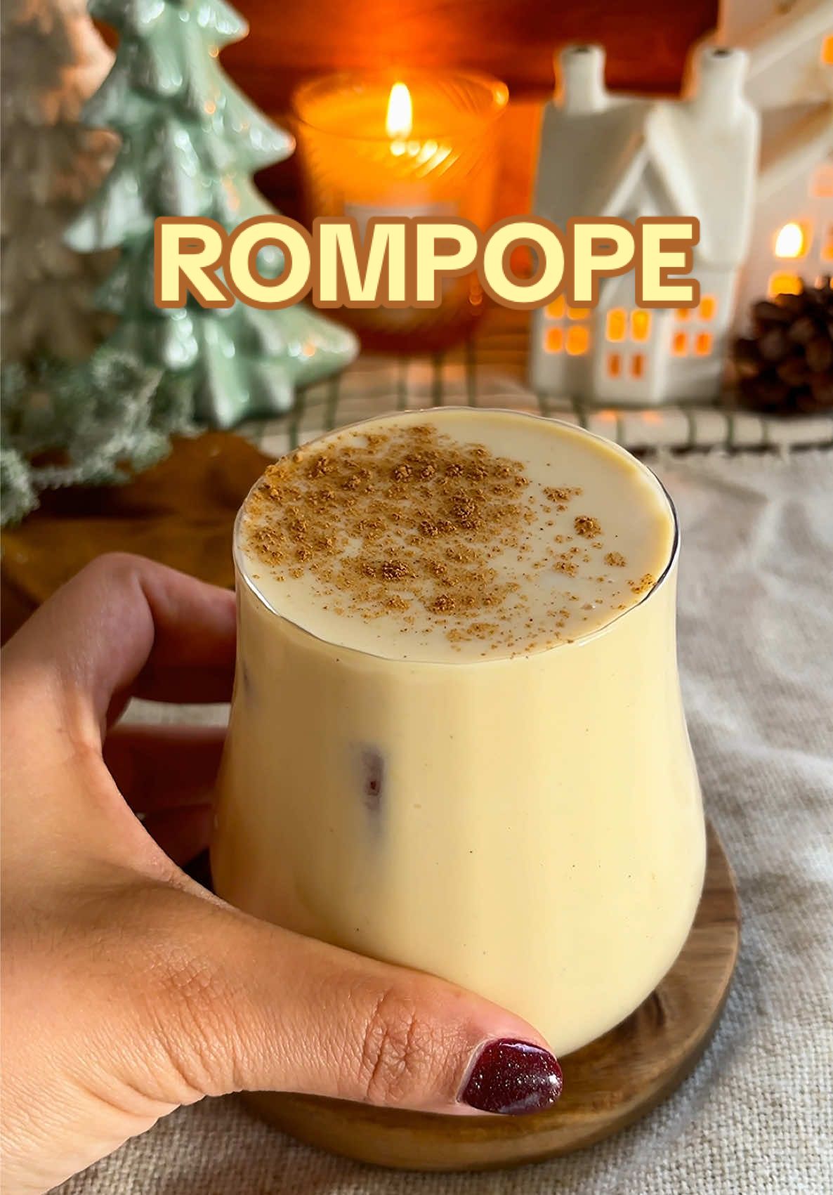 ROMPOPE CASERO✨ Sabes que siempre es mejor hacerlo todo en casa y claro que queda mucho más rico, suuuper cremosito y delicioso😍 aquí te dejo la receta 👇🏻💛 1 litro de leche  1 raja de canela 5 clavos de olor Cáscara de 1/2 naranja 1 tz leche condensada o azúcar 1 cdita vainilla 5 yemas de huevo 1 tz ron o al gusto #Receta #recetasfaciles #rompope #rompopecasero #rompopenavideño 