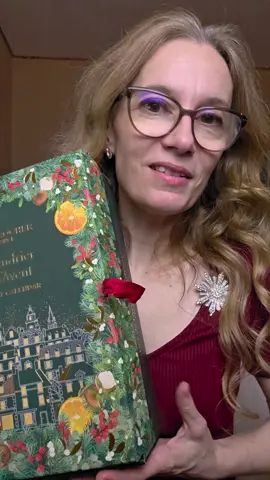 Calendarul de advent Yves Rocher este o idee buna de cadou in fiecare an. Fac unboxing doar un pic, restul vedeți pe YouTube.  @Yves Rocher  #yvesrocheradventcalendar 