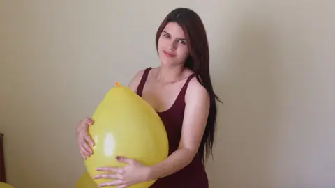 Girl Bursting Ballons #looners #balloons #bursting #popballoon #balloonpop 