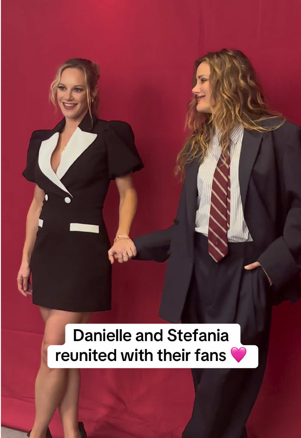 Danielle Savre et Stefania Spampinato retrouvent leurs fans à Paris #station19 #daniellesavre #stefaniaspampinato #mayabishop #carinadeluca