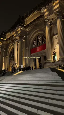 it’s fine I’m just crying is all #nyc #themet #newyork #christmasinnewyork 