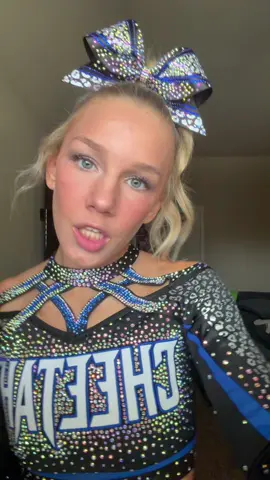 She wana look at me #fypシ゚viral #cheetahprint #cheer #xyzbcafypシ #fyp 
