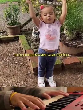 Fofura !!! Como é lindo ver uma criança adorando ao criador de todo coração! se gosta desse tipo de conteúdo, curta,siga e compartilhe para que mais pessoas sinta essa emoção. #deus#foryou #adoracao #crianca #viral 