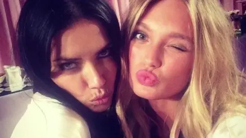 منشنو صديقاتكم 👩🏻‍❤️‍💋‍👩🏻 #بيست_فريند #viral #xyzbca #lovestory #loveyou 