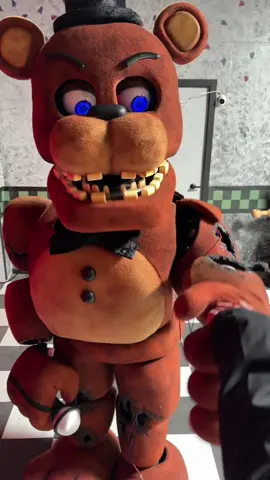 I don’t think he likes me #fnaf2 #fivenightsatfreddys #fnafmovie #fnafcosplay #freddy 