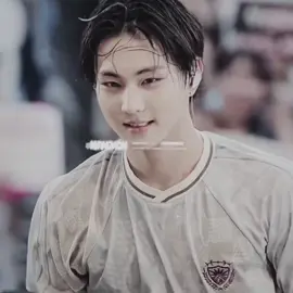 #JUNGWON || headlockme scp mine - link in bio! cc nnewjeans  #jungwonedit #enhypen #yimfilms #kpopfyp  yang jungwon sweetener ariana grande engene enhypen edit biceps 