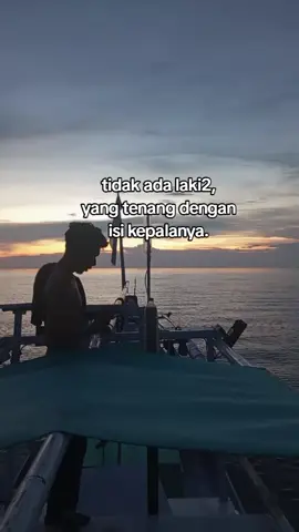 tertawa belum tentu bisa menutupi isi pikiran 😔