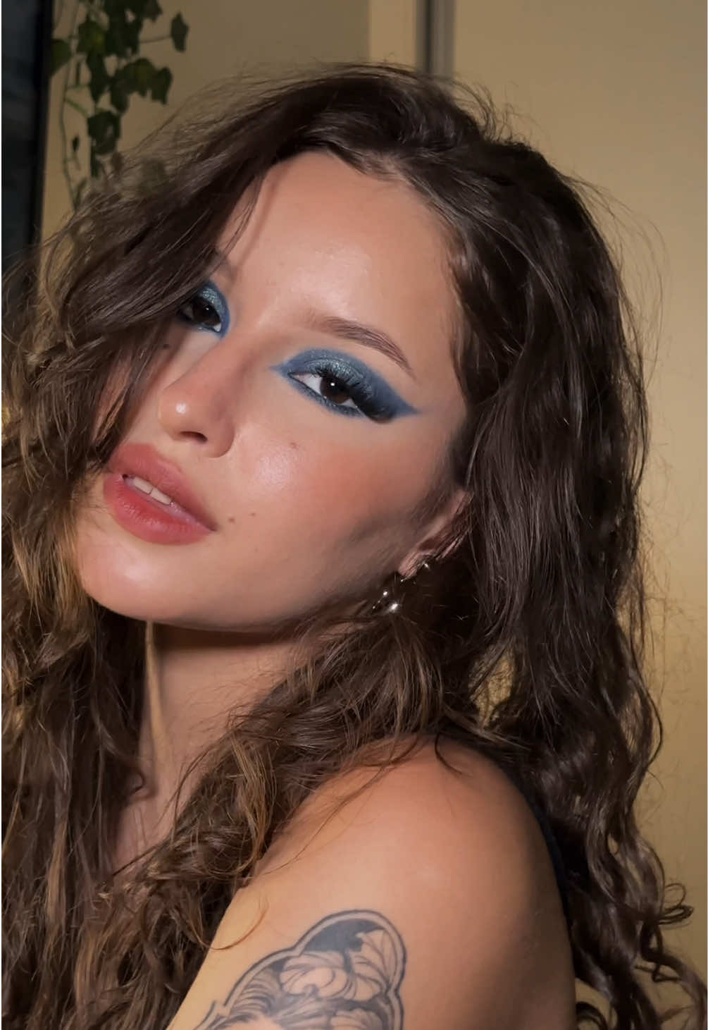 Eu amo maquiagem azul, e essa ficou tao lindaa 