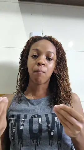 Explicação da moça que defecou no ônibus e tacou nas pessoas  ta bem grandinho, mas consegui explicar tudinho #briga #riodejaneiro #moçaquedefecou 