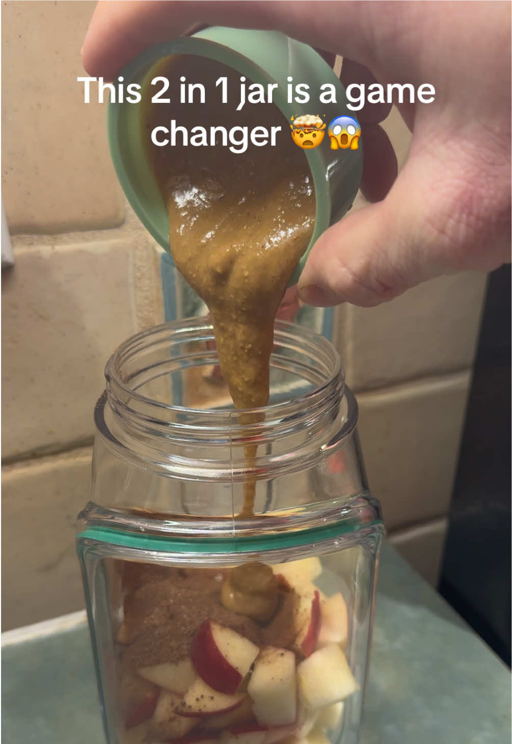 My new favourite way to eat my snacks and salads #KitchenHacks #kitchengadgets #homemusthaves #onthego 