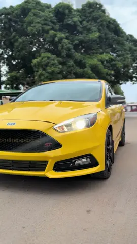 FORD FOCUS ST  ANNÉE 2017 FULL OPTION  MANUEL ESSENCE 6 vitesses SALON CUIRE GRAND ÉCRAN  CAMÉRA DE RECULE  CLIMATISATION BIZONNE  SIÈGE ÉLECTRIQUE  MÂLES ELECTRIQUE  CLÉ 🔑 LETS GO  JANTES ALLU  PHARES LEDS  VENANT DÉJÀ DÉDOUANER  PRIX 🏷️ 5.800.000