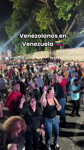 Mientras algunos desde usa fantasean con la idea de una intervención militar en Venezuela,  acá en Venezuela, defendemos la paz, con rumba, rumba y trabajo ##rumba##usa##venezolanosenelmundo##venezuela##salsa