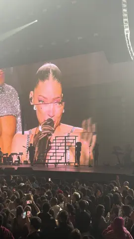 Elodie all’ultimo concerto a Roma si ferma,mi prendo una pausa e tornerò nel 2027 #elodie #elodiepalazzetti #elodiesiferma 