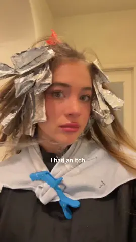 Your sign to get bangs💁🏼‍♀️✨ #bangs #curtainbangs #haircuttransformation 