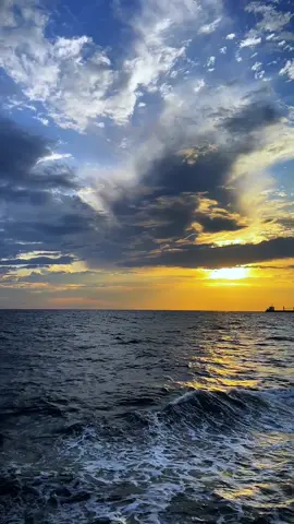 #creatorsearchinsights ………….#fyp #video 🌅