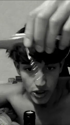 Tutorial como destapar un vino #uruguay #vino #fyp #humor #paratii 