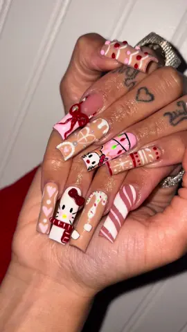 holiday nails >>> 🎀🎄🦌❄️💅🏽🧣🍪 done by @Chelly mention my name to get $20 off! 🎁 #christmasnails #holidaynails #hellokitty #nailart #nailinspo