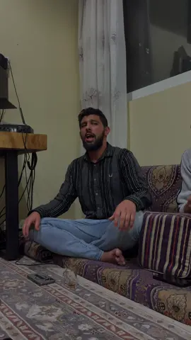 بشار ابن الملعون الخاين لسورية قاعد مع لونه الشبل الهارب من سورية @انفضح على العربية