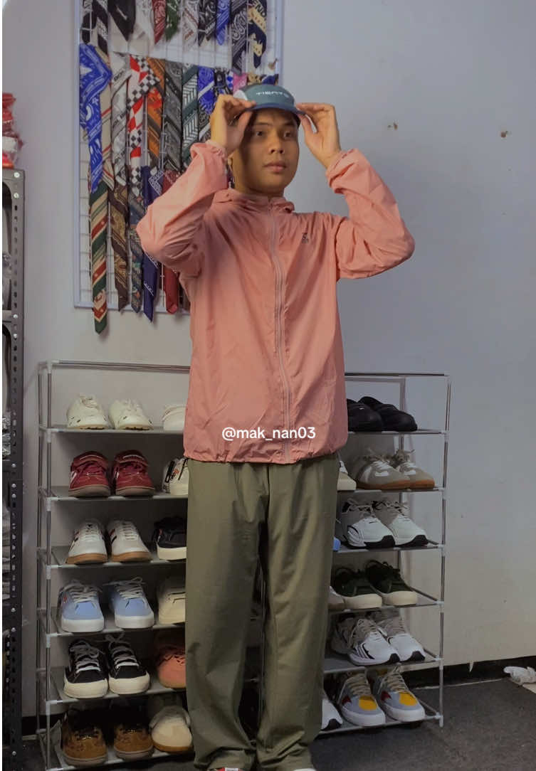 Outfit Running with Elfs Active Foldable Reflective Windbreaker Running, Disai Celana Panjang unisex Baggy , Tiento Topi Running Quick Dry , Philips Ows Philips TAA1708 & Neckermann Sepatu Running Galaxy 1903 . #elfsactive #disai #neckermann #tiento #philipsows 