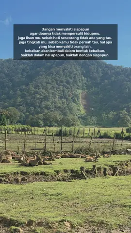 Percaya gk sih hukum tabur tuai ? QS Al-Qaṣaṣ: 84 مَنْ جَاءَ بِالْحَسَنَةِ فَلَهُ خَيْرٌ مِنْهَا ۖ وَمَنْ جَاءَ بِالسَّيِّئَةِ فَلَا يُجْزَى الَّذِينَ عَمِلُوا السَّيِّئَاتِ إِلَّا مَا كَانُوا يَعْمَلُونَ Artinya “Barang siapa datang dengan membawa kebaikan, maka ia akan mendapatkan balasan yang lebih baik darinya. Dan barang siapa datang dengan membawa kejahatan, maka orang-orang yang berbuat kejahatan itu tidak akan dibalas kecuali sesuai dengan apa yang telah mereka kerjakan.”