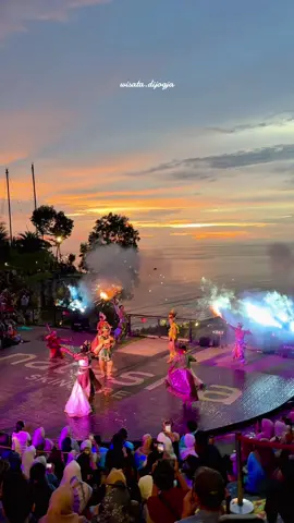 Mau merasain sendiri? Join Paket Wisata Jogja bareng kami — tinggal duduk manis, semua sudah diurus. Klik WA sekarang, jadwalin liburanmu! 📩🚐✨” ✨ sewa mobil + driver jogja 🗺️ paket wisata jogja 👨‍👩‍👧‍👦 group & family trip 🧳 solo trip 🚐 private trip #sewamobiljogja #paketwisatajogja  #wisatajogja  #obelixseaview 