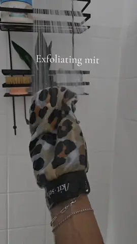#exfoliation #kitsch #showerroutine #exfoliateyourskin #fyp 