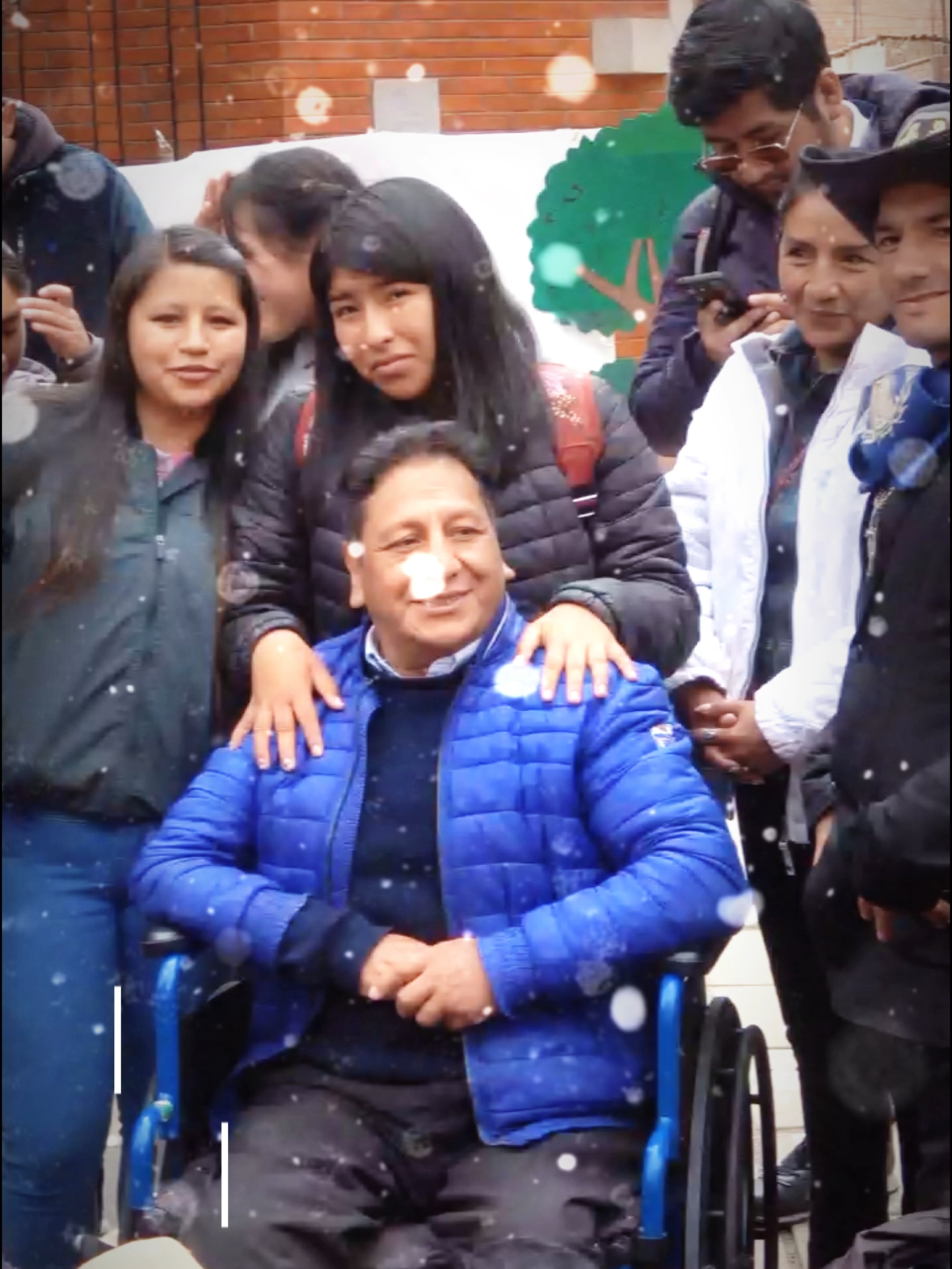 Chocolatada y juguetes para iluminar corazones ✨🎁❤️#opinion #paratiiiiiiiiiiiiiiiiiiiiiiiiiiiiiii #bolivia #viraltiktok #fypp #viral #politica #entrevista #hoy #navidadentiktok #foryou #lara