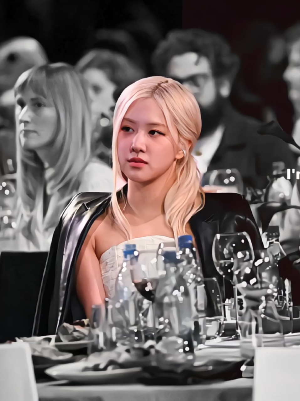 —i'm stuck in the dark but u're my flashlight. #rosé #blackpink #fyp 