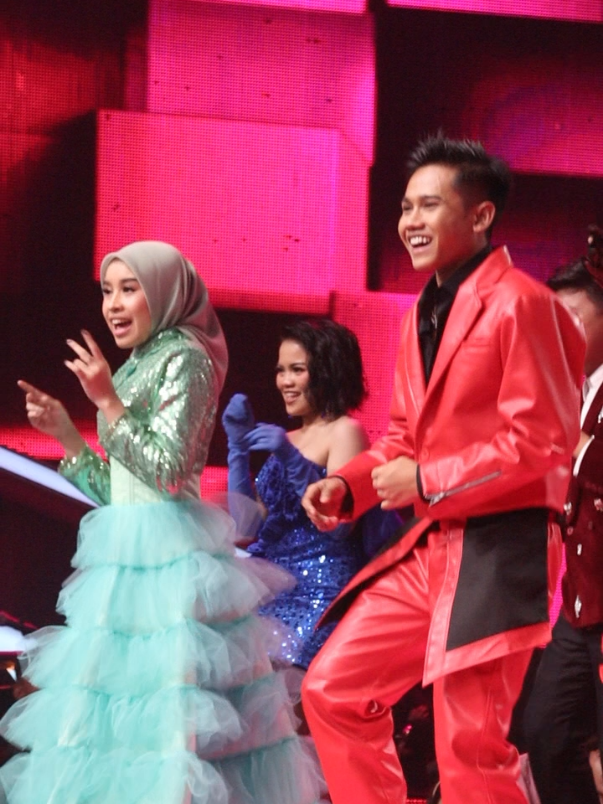 Valen kalo joget ramean sering kagak kompak,kalo Mila mah udah hafal banget kalo soal joget 😅 #milada7 #valenda7 #milen #milen #fyp 