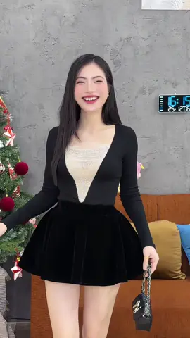 Áo thun nữ cổ tim đính đá siêu sáng tôn dáng xinh #aothun #aothunxinh #aothuncotim #aothundep #aothunthietke 