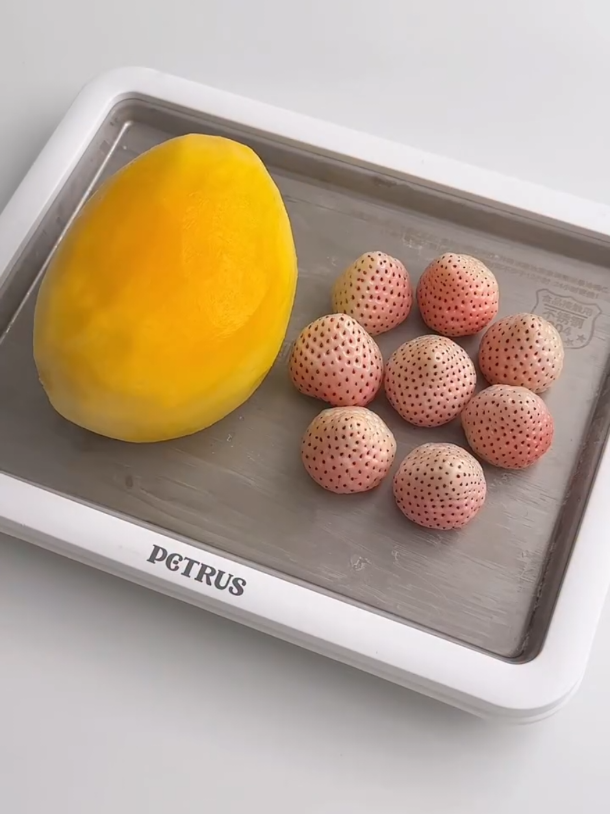 Make frozen yogurt with me. 🍓🥭🥛🧊 #asmr #satisfying #reels 