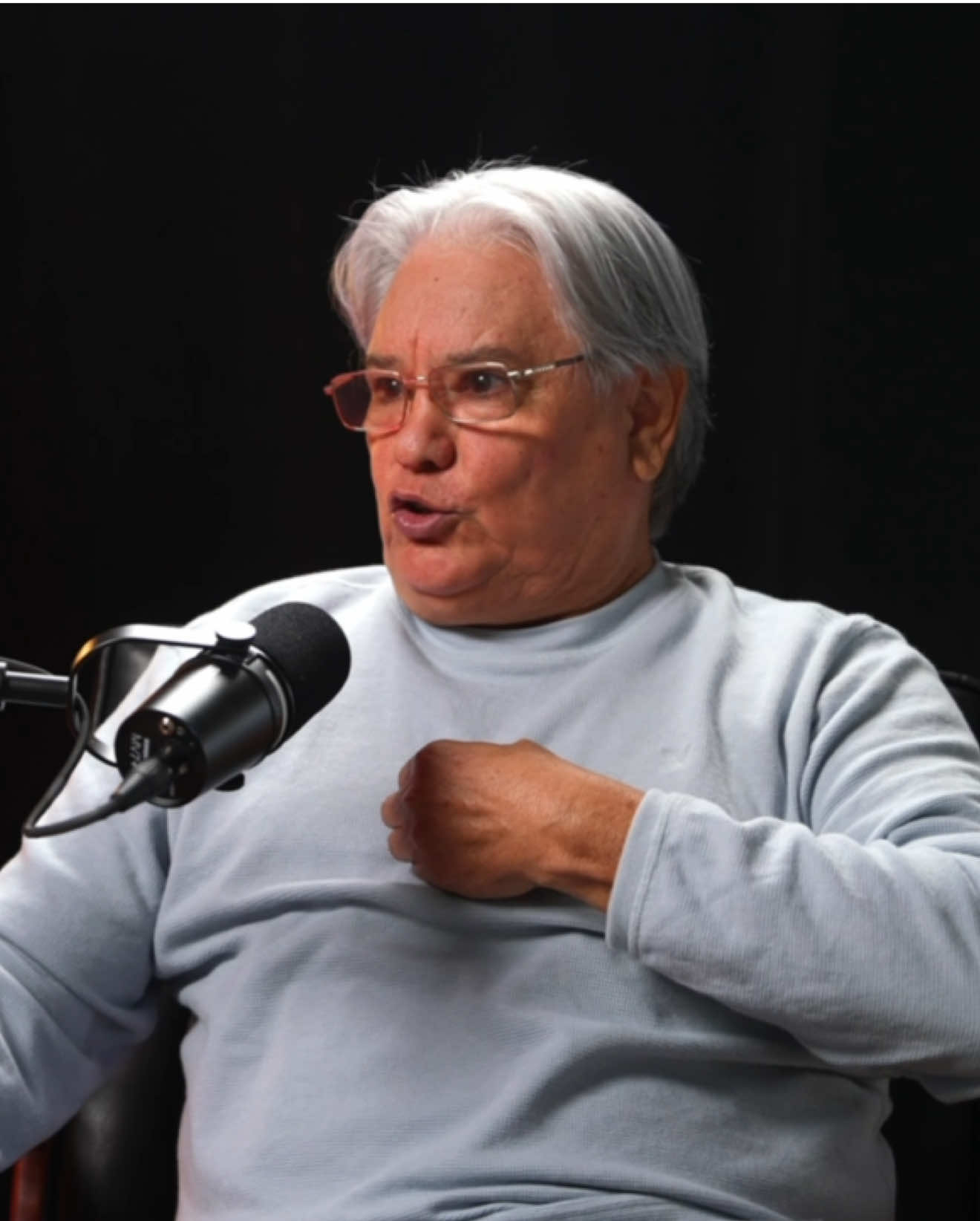 Este episodio revela las trampas del juego humano. Cuando entiendes cómo funciona tu mente, dejas de ser prisionero… y te conviertes en el observador del observador. Prepárate: después de esto, no podrás volver a ser el mismo. ✨ #fyp #espiritualidad #despertar #despertarespiritual #canalizacion 